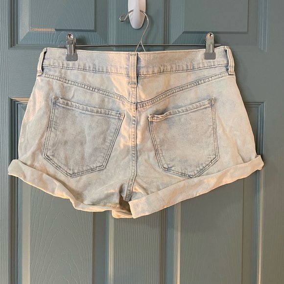 Old navy shorts - Picture 2 of 2
